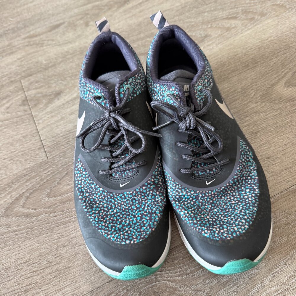 Women's Nike Sneakers - Size 10